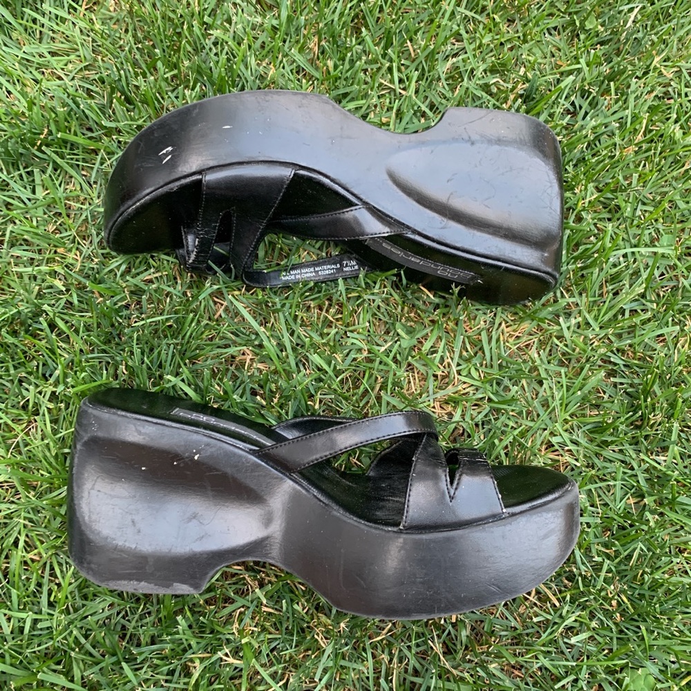 Vintage black chunky 90s/y2k platform sandals